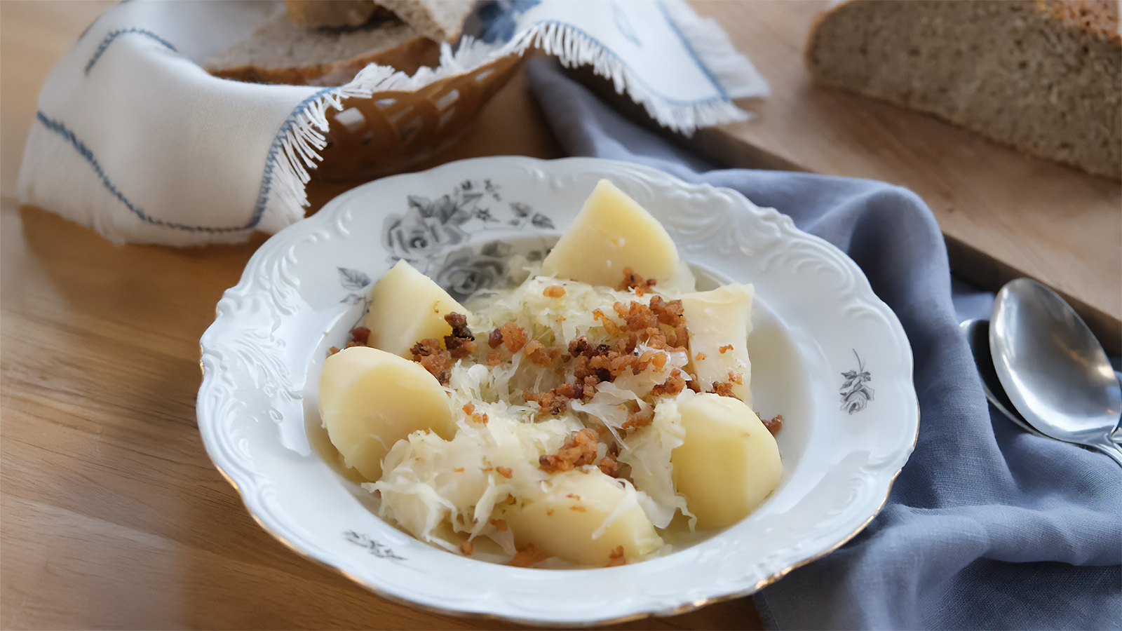 Potatoes in Sauerkraut